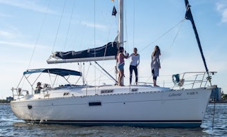 Siteseeing in Style on a Cruising Monohull Yacht in the Charleston Harbor