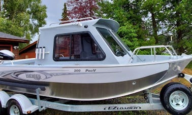 Allez à la pêche sur un bateau de pêche Hewescraft Pro V 200 de 22 pieds à Seward, en Alaska