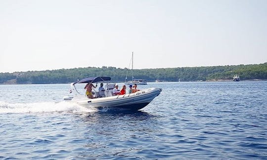 Luxury Speedboat Princi 730 with Skipper for Private Rent in Split