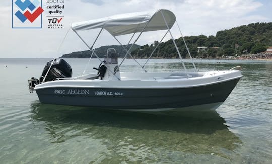 Louez ce tout nouveau bateau pour une journée et explorez les plages de Skiathos !