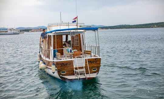 Beautiful Wooden Yacht for Rental in Zadar, Ulica Jurja Barakovića.
