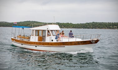 Hermoso yate de madera para alquilar en Zadar, Ulica Jurja Barakovića.