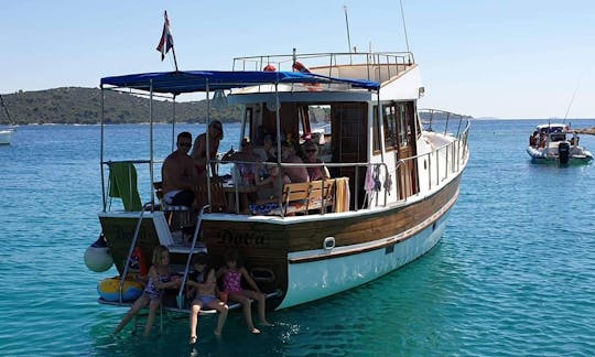 Beautiful Wooden Yacht for Rental in Zadar, Ulica Jurja Barakovića.