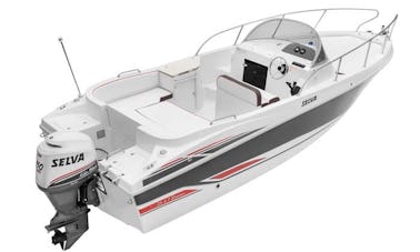 Alquile nuestra lancha a motor Selva 670 Elegance Cuddy Cabin de 6,70 m (22 pies) y 150 HP