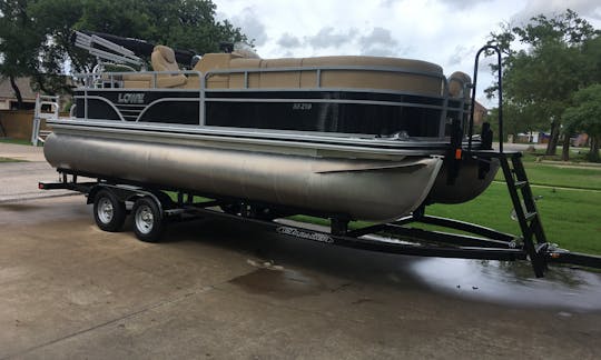 22' Pontoon in Lake Granbury, Texas