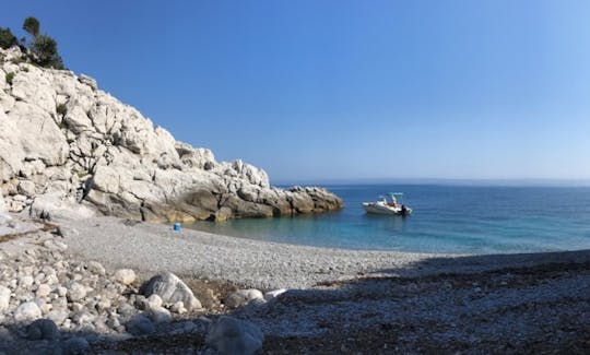 Alugue um barco para 5 pessoas e explore o Monte. Praias de Pelion!