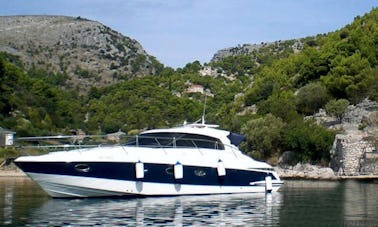 Location de yacht à moteur Elan Power 35 Marta II à Pirovac, dans le comté de Sibenik-Knin