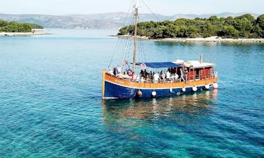 ¡Tour privado en barco por la Riviera de Trogir a bordo de un barco de madera!