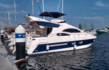 38' Madona Flybridge Azimut Intermarine Motor Yacht Rental in Rio de Janeiro