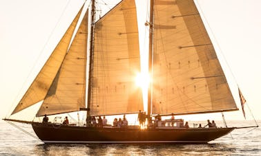 Charters privés sur une goélette à voile classique de 80 pieds à Salem, Massachusetts