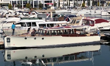 Bourne - a luxury charter yacht in Chelsea, London