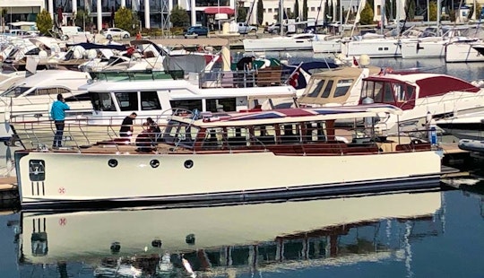 Bourne A Luxury Charter Yacht In Chelsea London Getmyboat