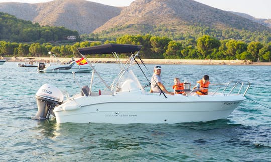 Oceanmaster 470 Powerboat with 40 Hp Outboard Engine for rent in Alcúdia, Mallorca