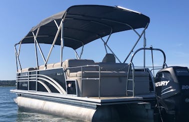 Best of 2020 Award Winner - Harris 23.5 Pontoon Boat for 8 Guests on Lake Travis! (only $125 per hour Fridays)