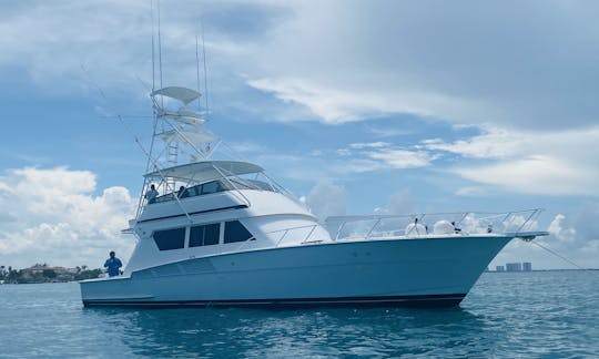 65ft Hatteras Luxury Motor Yacht up to 28 pax in Cancún, Quintana Roo