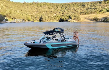 Premier Air Nautique Wake Surf Boat on Lake Tulloch