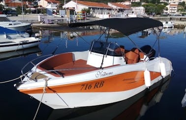 Barakuda 545 Open Powerboat for 7 People in Podgora!
