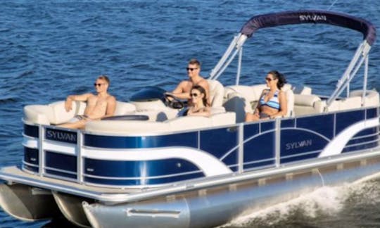 22' Sylvan Lounger Pontoon Boat Rental in Tampa Bay, Florida