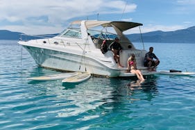33 ft. Deluxe Powerboat Charter for up to 12* passengers