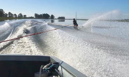 Prostar Mastercraft ski boat for rent in Novato - Perfect for water skiing