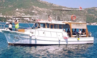 Traditional Turkish Boat for 12 People with Captain in İzmir