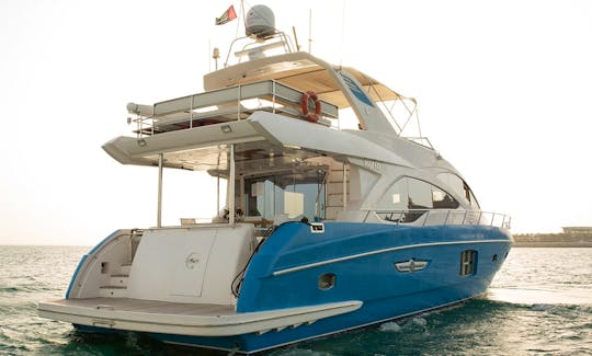 63ft Majesty Cruising Rear View