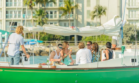 Charter capitaneado en 33 pies ¡El velero más versátil de Key West! (Solo con el capitán)