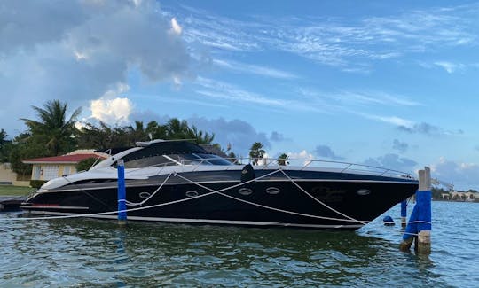 ¡Yate de lujo privado Sunseeker de 60 pies! ¡20 personas!