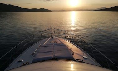 Passeio privado de lancha ao pôr do sol com jantar