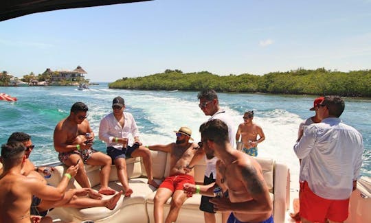 Lindo iate Sundancer Power Mega Yacht Charter de 60 pés em Cancún para até 18 pessoas