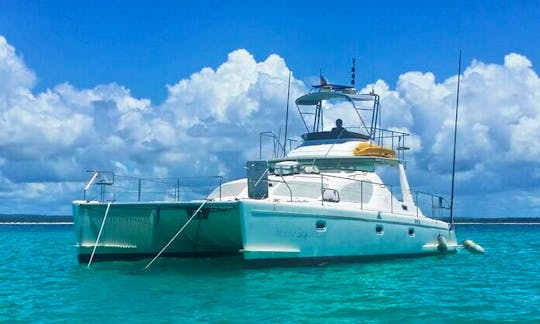 Charter the Maxim Power 400 Power Catamaran Holding 15 in Nungwi