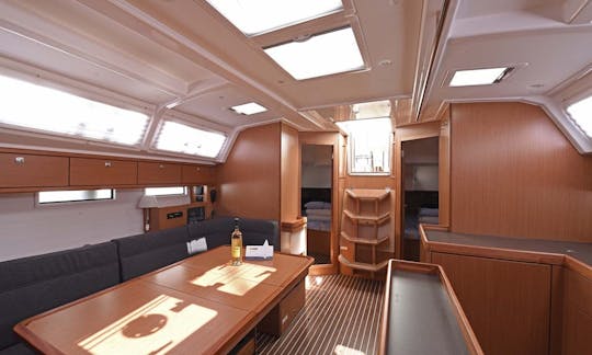 Alugue um veleiro “Aurora” Bavaria Cruiser 46 para 9 pessoas em Alimos, Atenas