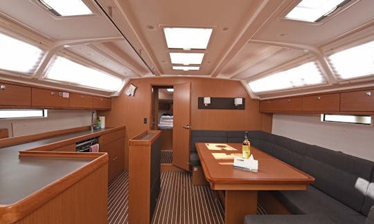 Alugue um veleiro “Aurora” Bavaria Cruiser 46 para 9 pessoas em Alimos, Atenas