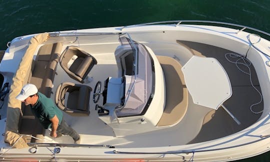 É necessária a licença do Pacific Craft 625 Deck Boat ou Skipper em Palma, Illes Balears