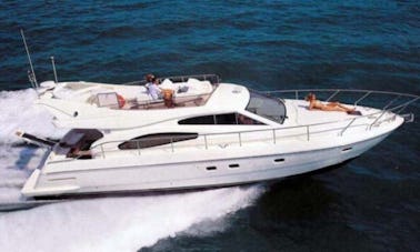 Location avec équipage du Ferretti 48