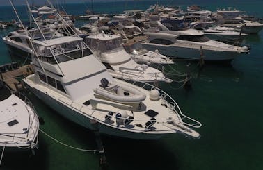 Biggest Private 65ft Hatteras Luxury Yacht up to 28 pax in Cancún, Quintana Roo