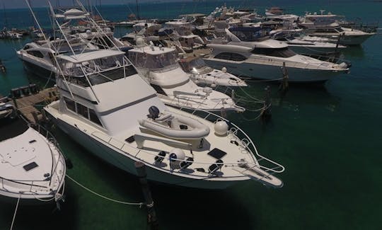 Biggest Private 65ft Hatteras Luxury Yacht up to 28 pax in Cancún, Quintana Roo