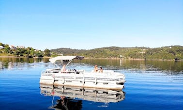 Péniche de fête Sun Tracker ! Bateau ponton pour croisières à Castelo de Bode, Portugal