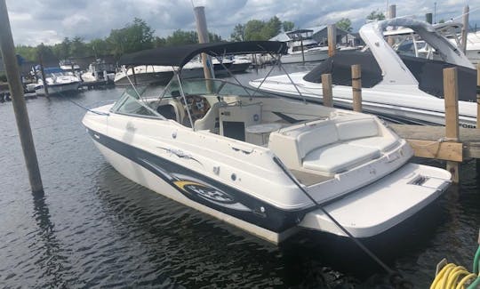 30 ft Rinker Captiva - Power Speed Boat Rental for 8 People in Montreal, Canada