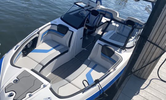  Ride the Waves: Rent the Yamaha 242X E-Series in Boynton Beach, Florida!