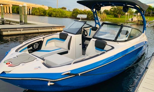 Enjoy A Day Cruising Hollywood Florida Aboard Yamaha 242x E-series Bowrider!