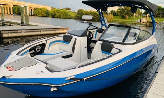 Incrível barco a jato Yamaha 242x em Riviera Beach! Entrega disponível!