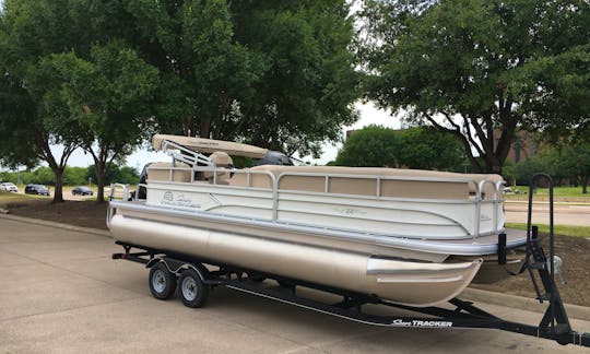 Charter this 22' Sun Tracker DLX Pontoon on Lake Lewisville - With Captain
