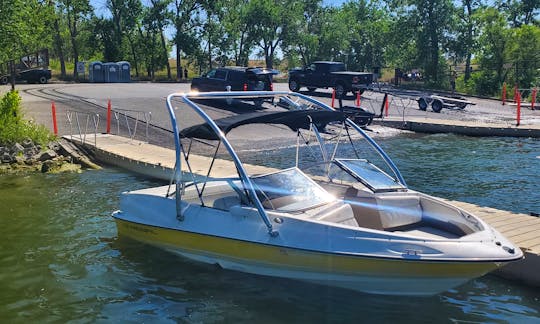 Regal 18ft Ski Boat for up to 8 people in Colorado