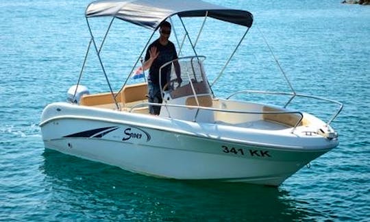 Hire Saver 341 Powerboat Holding 6 in Krk Island!