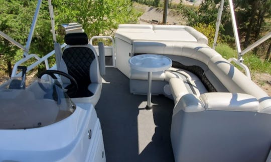 Pontoon Rental Kale Lake, Woods Lake and or Okanagan Lake