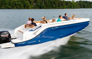 22' Bayliner 2021 Powerboat for 8 People in Sag Harbor, New York