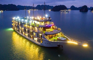Cruise and Explore the Hidden Gem of Thành phố Hạ Long, Vietnam