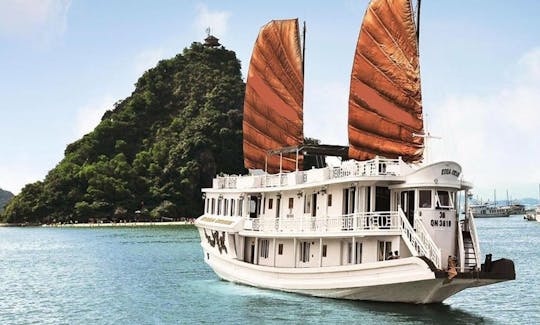 Charter a Junk in Ha Long, Vietnam