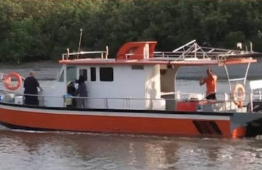 Fibre boat 50'L x 11'W / 4 Stroke Mercury Verado Twin Engine 250hp
